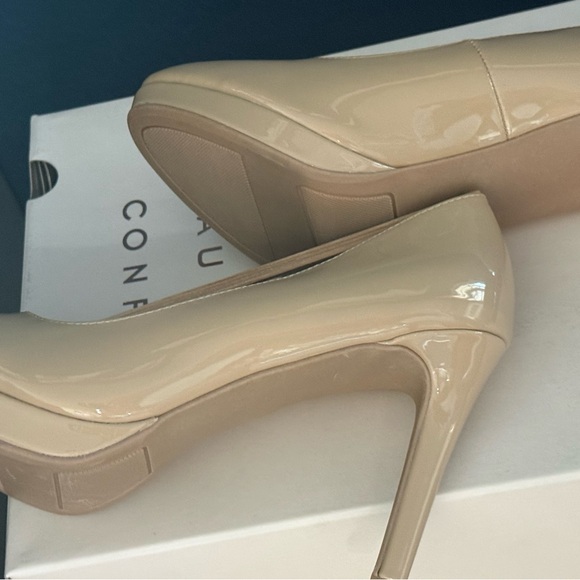 Sz 6- Nude colored patent heels - Picture 4 of 10